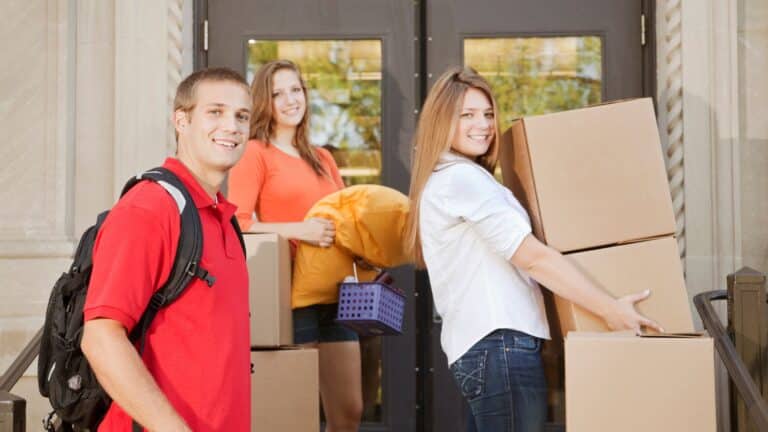 5 Reasons Bin Rentals Make University Move-In Day Stress-Free